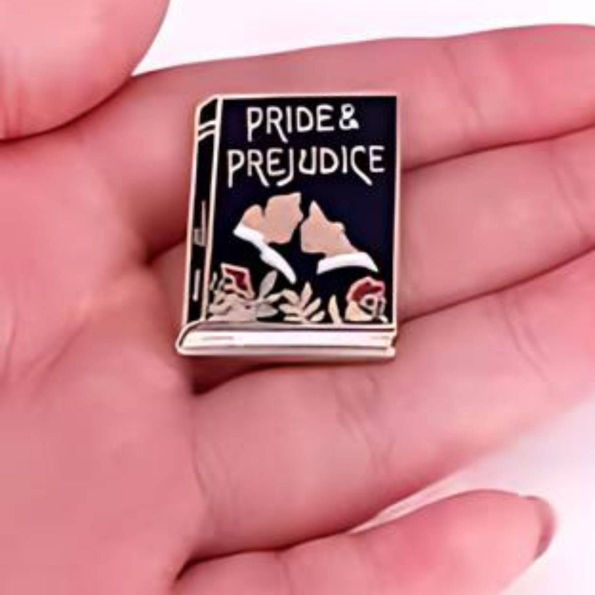 Magnifique Hearts - Pride and Prejudice Book Cover Enamel Pin Literature Lovers