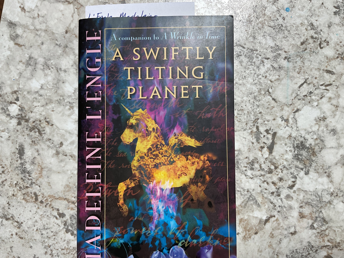 A Swiftly Tilting Planet (The Time Quartet)
