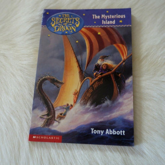 The Mysterious Island (Secrets of Droon #3) cover image