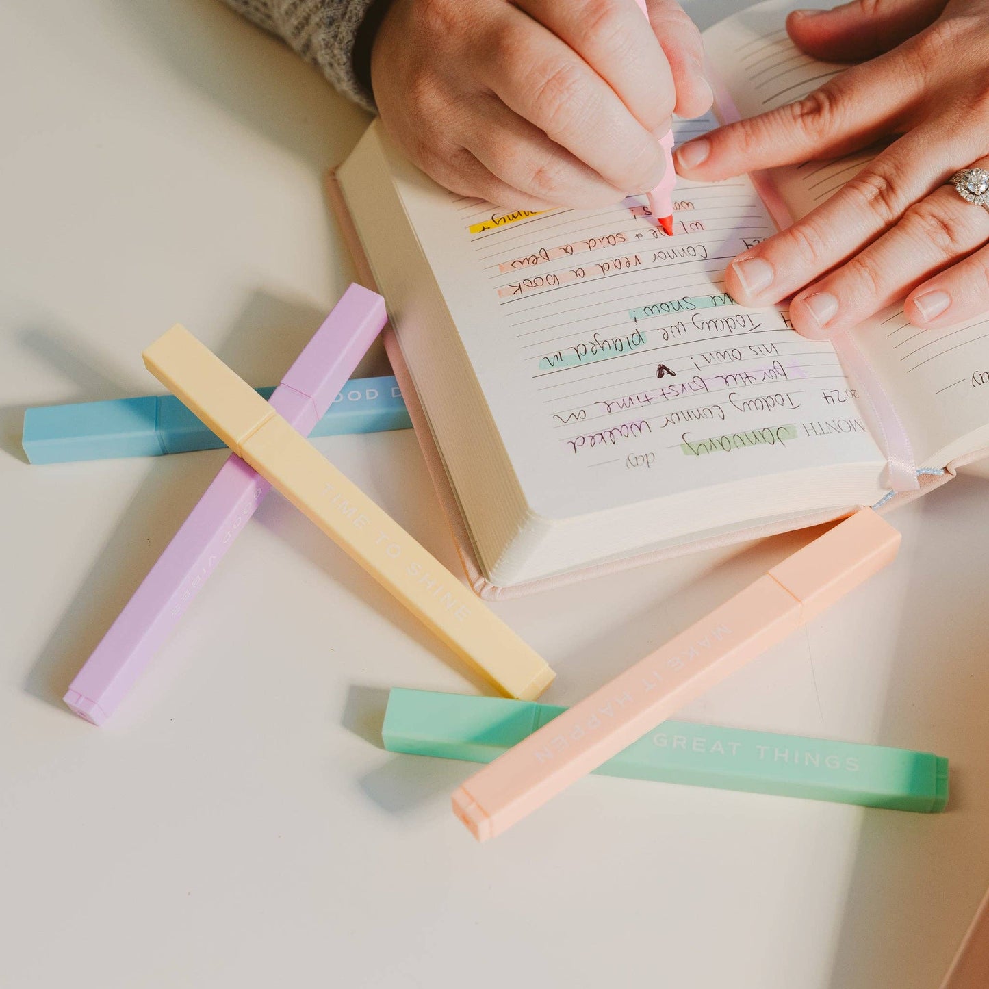 Sweet Water Decor - Do Great Things Highlighter Set - Stationery Set